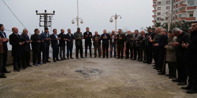 Rize Belediye Başkanı Prof. Dr. Reşat Kasap, Bereket Dua’sını Bu Hafta Alipaşa Mahallesinde Vatandaşlarla Sabah Namazında Bir Araya Gelerek Sürdürdü