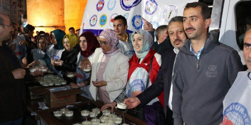 Memur Sen, Milli İrade Şehitlerimizin Anısına Sütlaç Dağıttı