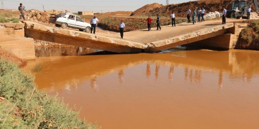 Çökme Tehlikesi Bulunan Köprü, Belediye Ekiplerince Yıkıldı