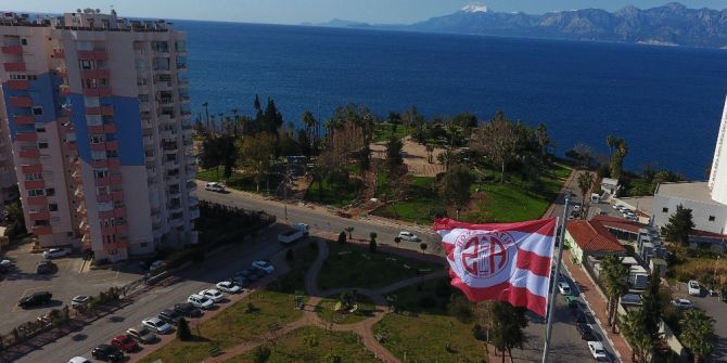 Antalya’nın Kalbine Antalyaspor Bayrağı