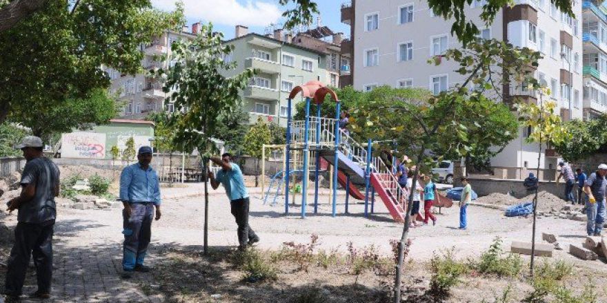 Gürbüz Parkta Yenileme Çalışmaları Devam Ediyor