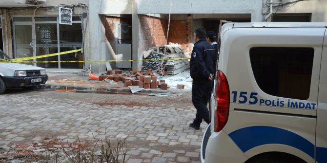 Manisa’da İnşaattan Düşen İşçi Ağır Yaralandı