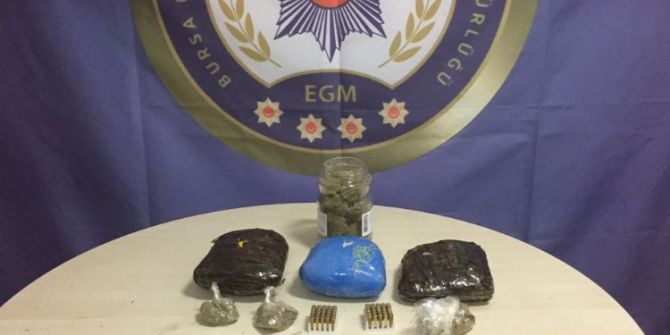 Kargo Paketinden Esrar Çıktı