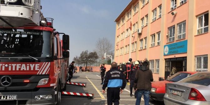 Maltepe’de Ortaokulda Korkutan Yangın