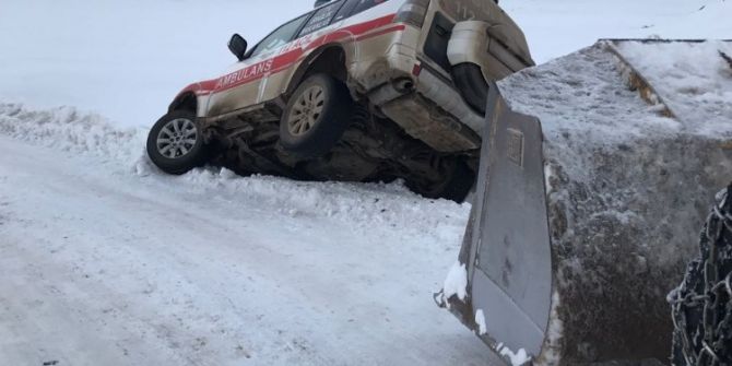 Sis Nedeniyle Ambulans Şarampole Uçtu