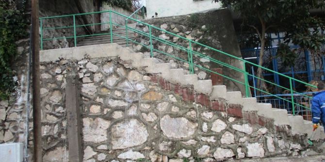 İzmit’te Korkuluk Çalışmaları Devam Ediyor