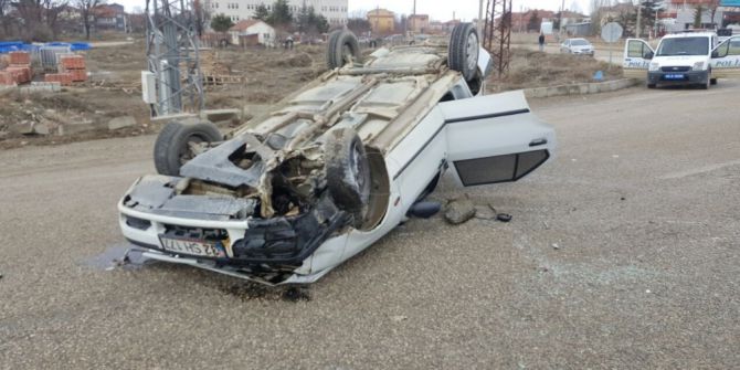 Tarım Aracının Çarptığı Otomobil Takla Attı: 1 Yaralı