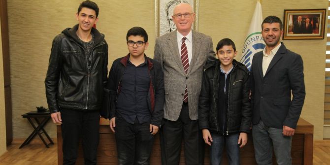 Kurt, Konuklarına Projelerini Anlattı