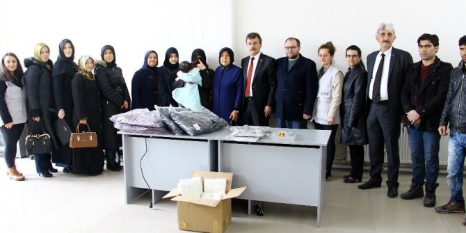 Ak Partili Hanımlardan Suriyeli Mültecilere Yardım