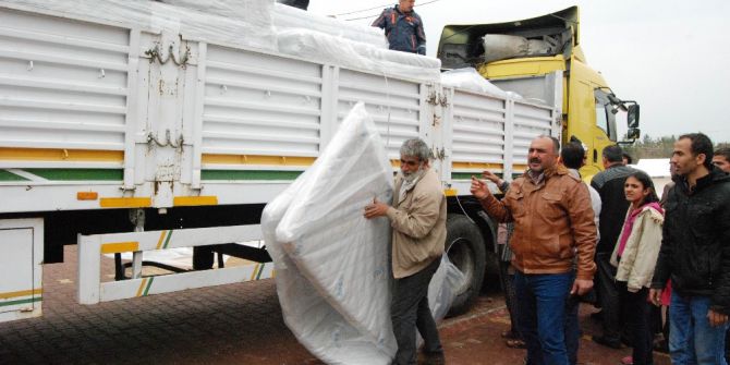Afad Depremzedelere Yatak Dağıttı