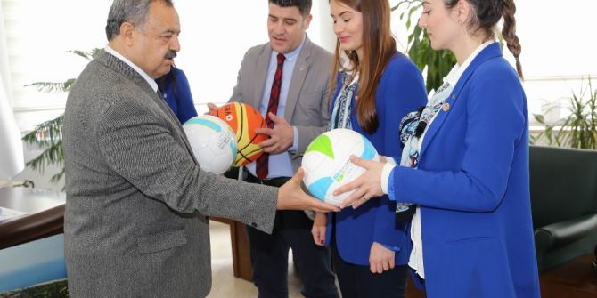 “Okullara 15 Bin Top Dağıtılıyor” Kampanyası