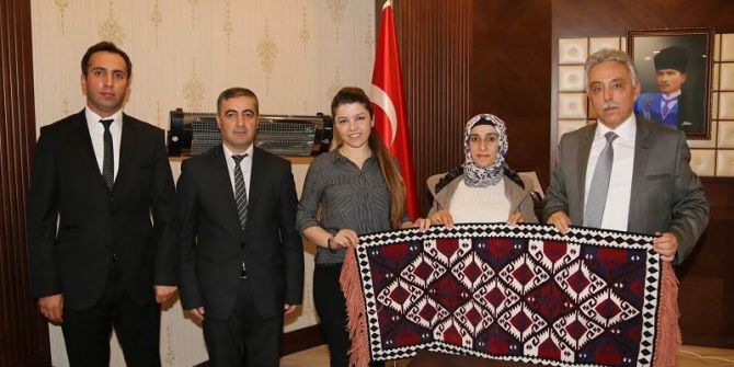 Cumhurbaşkanı Erdoğan’dan Hakkarili Çiftçi Kadınlara Ödül