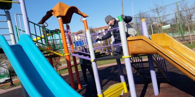 İzmit’te Parklara Bahar Temizliği Yapılıyor