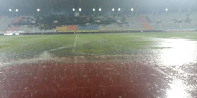 Şanlıurfaspor - Adana Demirspor Maçına Yağmur Engeli