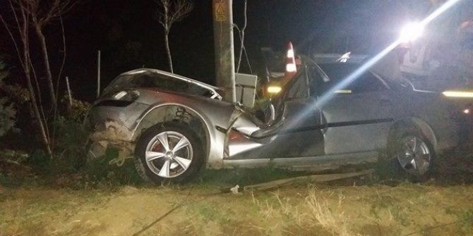 Köpeğe Çarpmamak İçin Bariyerlere Çarptı: 1 Ölü, 2 Ağır Yaralı