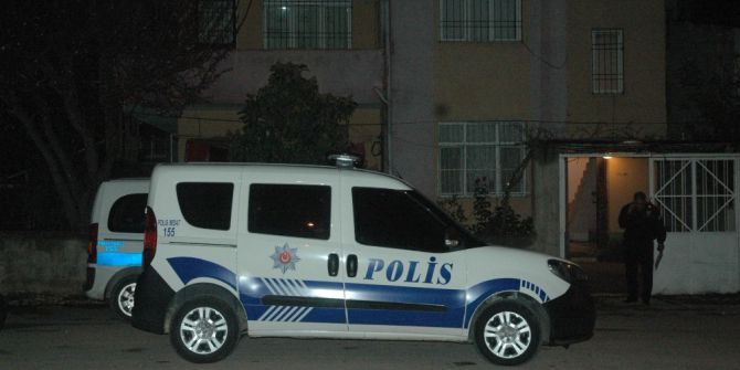 Adana’da 27 Yaşındaki Genç Kadın Kendini Astı