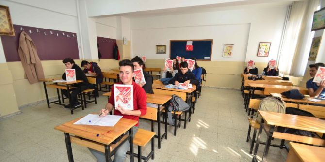 Başkan Çetin’den Öğrencilere Ygs Hediyesi