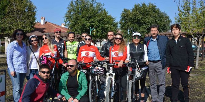 "Atam Seninle Özgürüz " Sloganıyla Pedalladılar