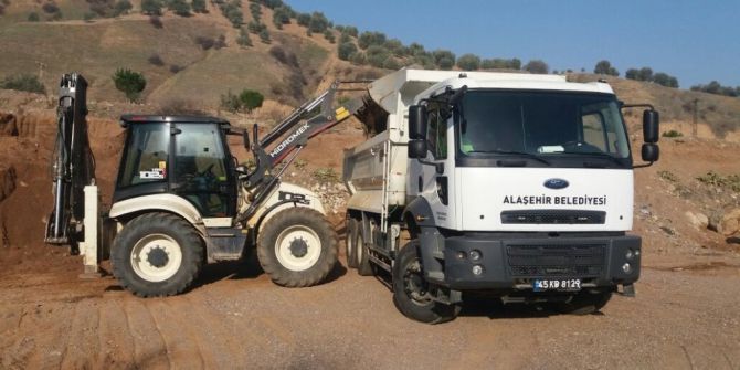 Yol Çalışmaları Kurudere Mahallesinde Devam Ediyor