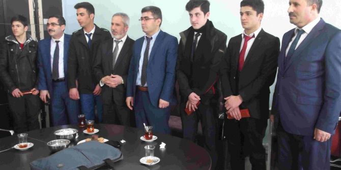 Başkan Vekili Çetin’den Öğrencilere İstanbul Gezisi Hediyesi