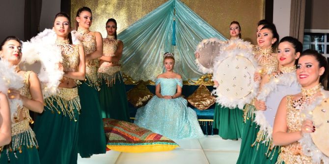 Ağaoğlu’ndan Kızına Unutulmaz Kına Gecesi