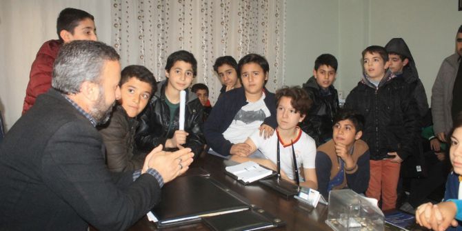 Öğrenciler Fen Bilimleri Dersini Radyoda İşledi