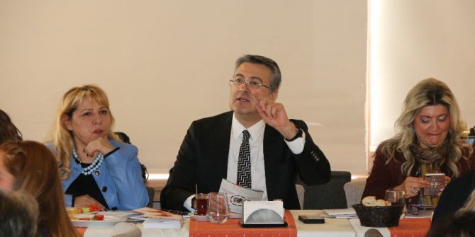 Referandumda Sandıklar Kadın Muhtarlara Emanet