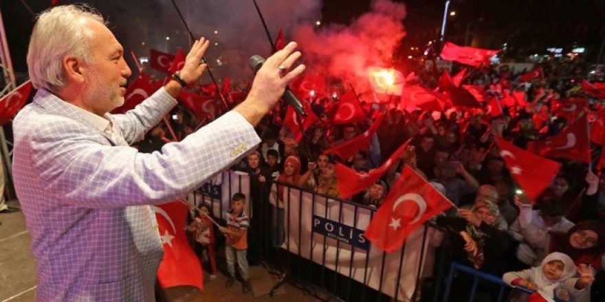 Başkan Kamil Saraçoğlu: Halkımız Meydanlarda Demokrasi Destanı Yazıyor