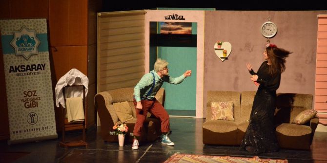 Aksaray’da “Çevrimdışı Aile” Tiyatro Oyunu Sahne Aldı