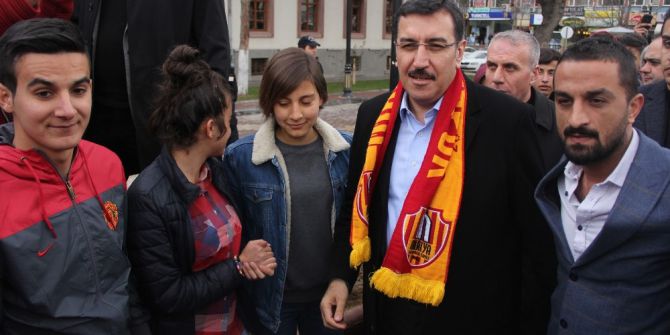 Bülent Tüfenkci: “Bakanlık Olarak Evkur Yeni Malatyaspor’a Bir Otobüs Hediye Ettik”