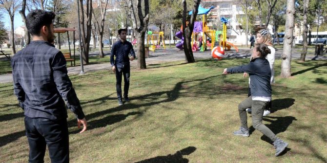 Güneşi Gören Eskişehirliler Sokağa Döküldü