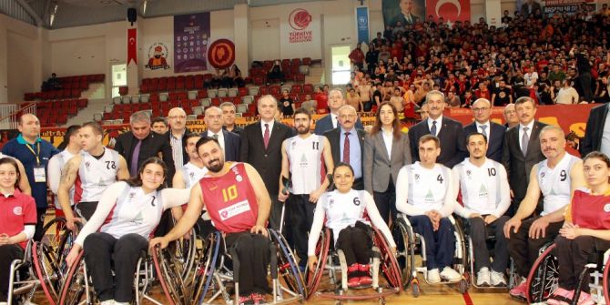 Bilim Sanayi Ve Teknoloji Bakanı Faruk Özlü Yalova’da Tekerlekli Sandalye Dağıttı