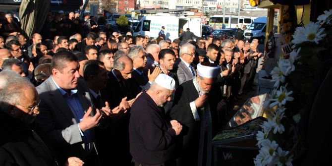 Eski İçişleri Bakanı Efkan Ala Halasının Cenazesine Katıldı