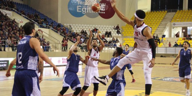 Nesine.com Eskişehir Basket Liderliğini Sürdürdü