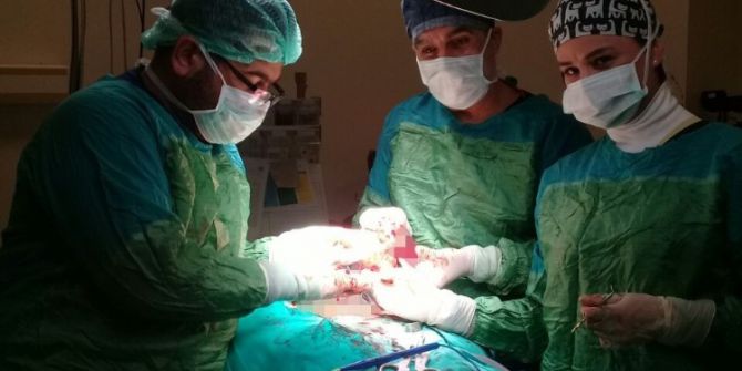 Hastadan Yarım Kiloluk Dev Guatr Çıktı