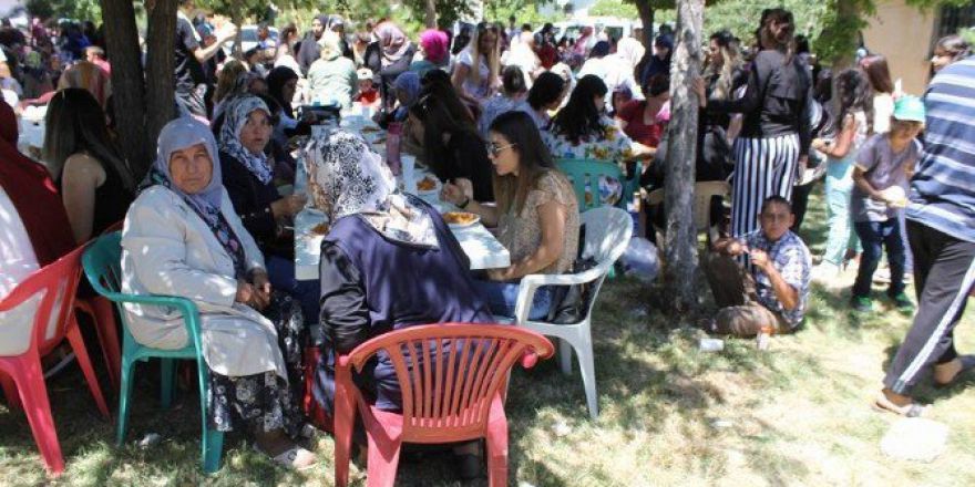 Pilav Şenliği’nde 11 Kazan Etli Pilav Dağıtıldı