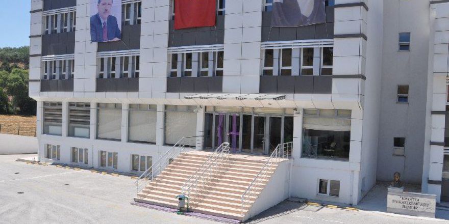 Bozüyük’te Kapatılan Okullara Atatürk Ve Erdoğan Resmi İle Türk Bayrağı Asıldı