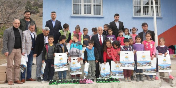 "100 Köy Okuluna 100 Kütüphane" Projesi