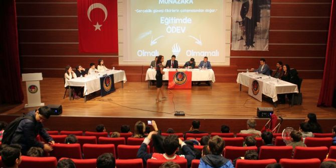Öğrenciler İle Veliler Ödevi Münazara Etti