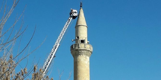Depremde Hasar Gören Cami Minarelerine Müdahale