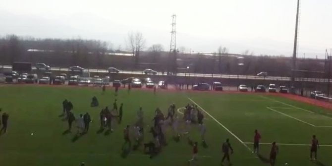 Yeşil Saha Boks Ringine Döndü