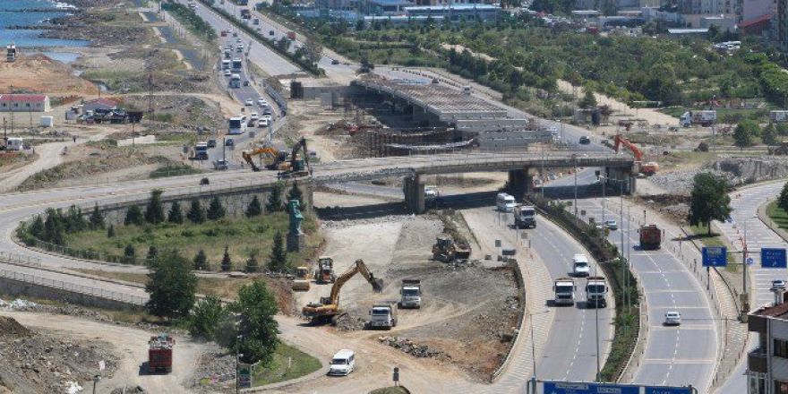 Halit Kobya Üst Geçidinin Yıkımına Başlandı