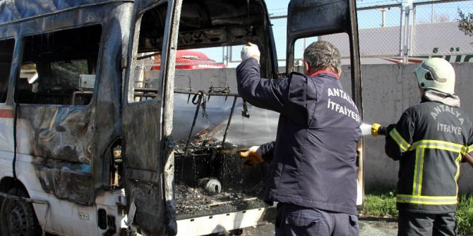 Antalya’da Midibüs Yangını