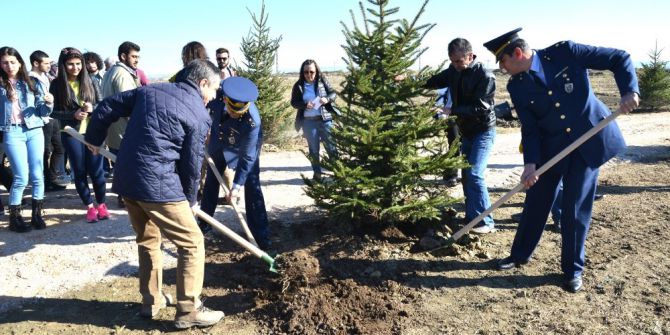 Eskişehir’de Yüzlerce Fidan Toprakla Buluştu