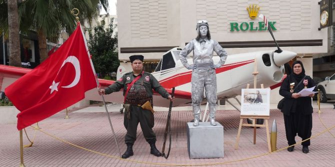 Türk Kadınına Saygı İçin Uçak Kaldırıma Çıktı