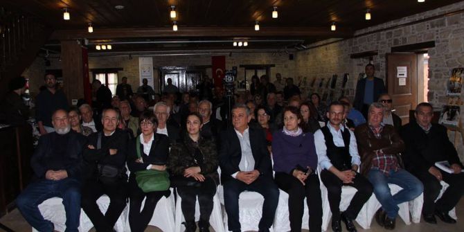 Kuşadası’nda Giritliler Konferansı Ve Fotoğraf Sergisi Düzenlendi