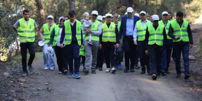 Manisa’da Yeşilay Haftası Doğa Yürüyüşü