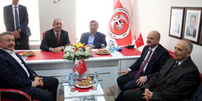 Bakan Yılmaz, Mersin’de Sivaslılar Derneği’ni Ziyaret Etti