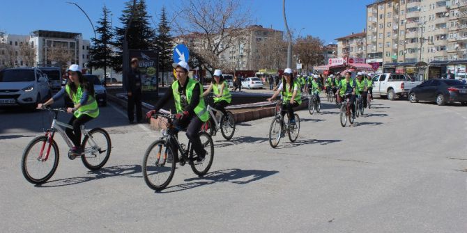 Elazığlılar Sağlıklı Yaşam İçin Pedal Çevirdiler