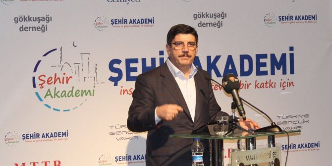 Ak Parti’li Aktay’dan ‘Kayıt Dışı İktidar’ Benzetmesi